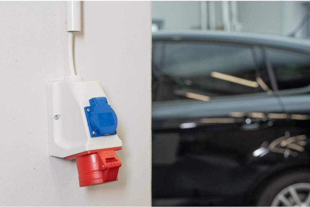 Miniatuur van Kopp CEE-Combi-wanddoos 5-polig 400V 6h 16A IP44 (100400005)