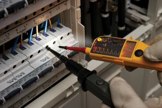 Miniatuur van FLUKE digitale tweepolige spanningstester FLUKE-T130 (duspol) 6-690V met verlichte LCD-uitlezing (4016961)