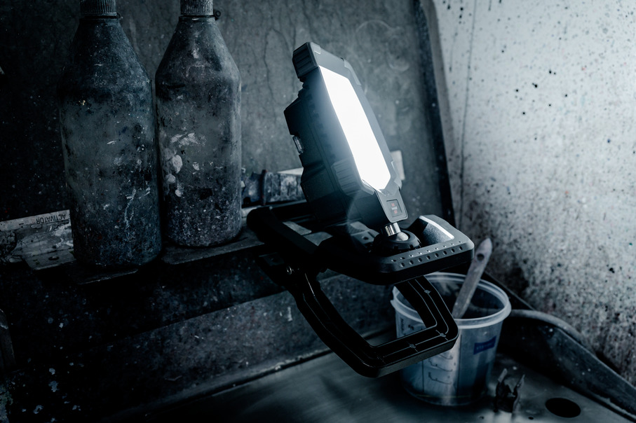 Miniatuur van BRENNENSTUHL mobiele LED-werkspot met accu en montageclip 950lm - CL 1050 MA (1173070010)