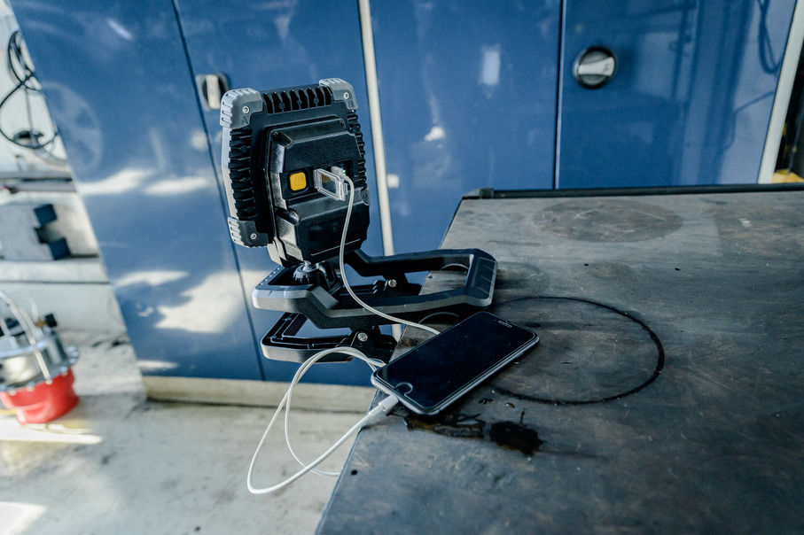 Miniatuur van BRENNENSTUHL mobiele LED-werkspot met accu en montageclip 950lm - CL 1050 MA (1173070010)