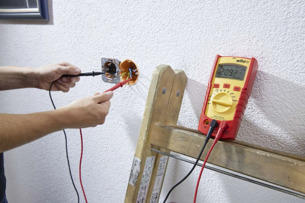 Miniatuur van Wiha digitale multimeter True RMS tot 1.000 V AC CAT IV (45215)