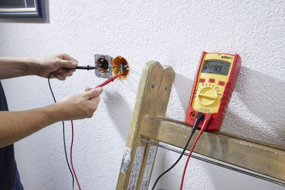 Miniatuur van Wiha digitale multimeter True RMS tot 1.000 V AC CAT IV (45215)