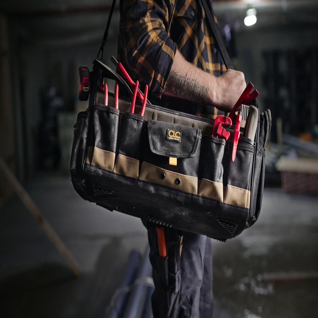 Miniatuur van CLC gereedschapstas WorkGear Large 20 met metalen handvat en riem 279x509x279mm - zwart (CL1001579)