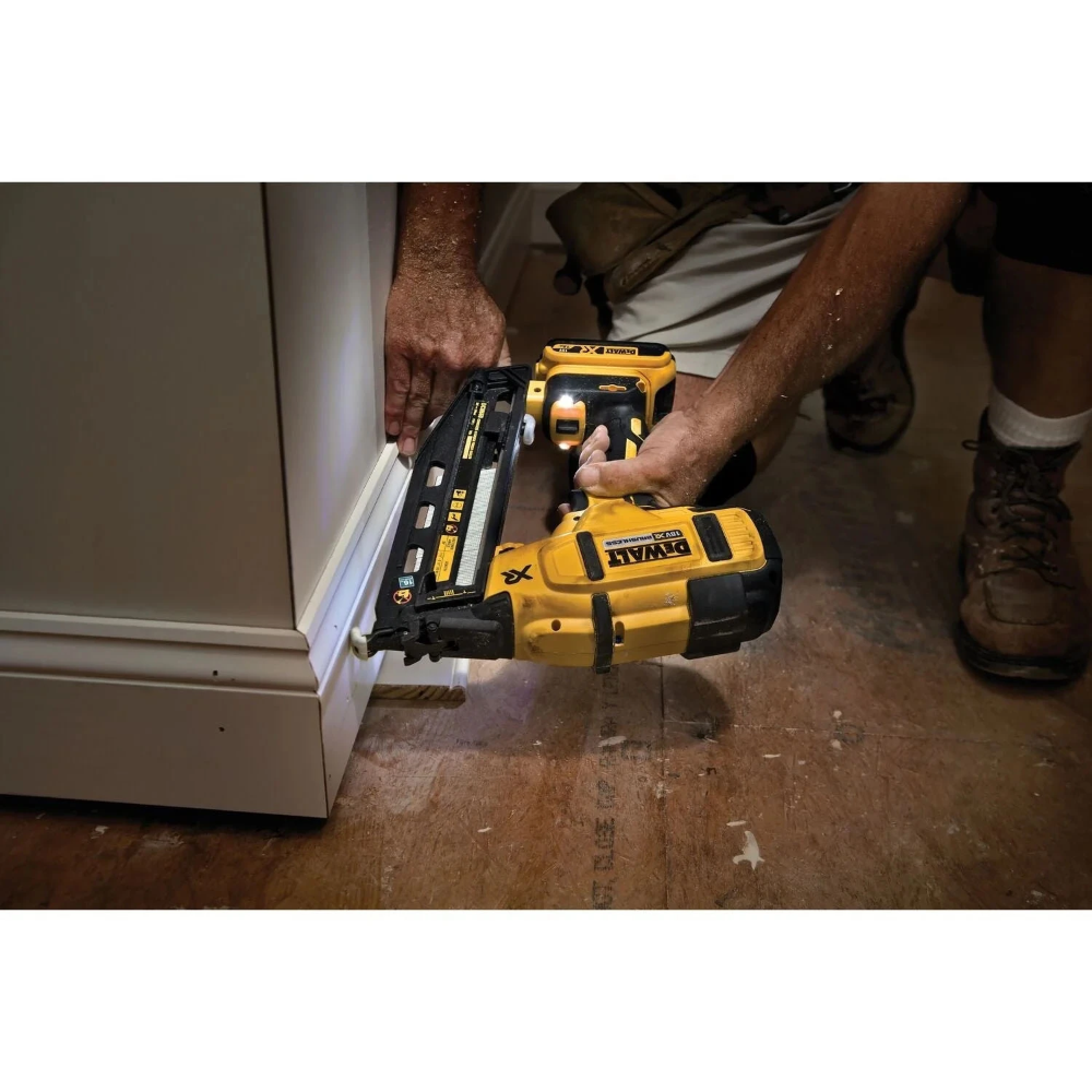 Miniatuur van DeWALT accu afwerktacker 16Ga 32-63mm 20° 18V XR basic body in TSTAK koffer (DCN660NT-XJ)